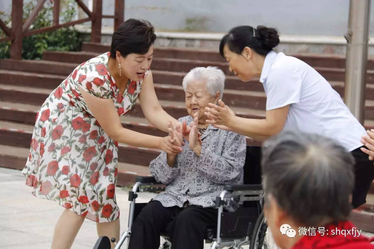 最新老头户外活动图片集，展现自信、变化与户外探险的无尽魅力