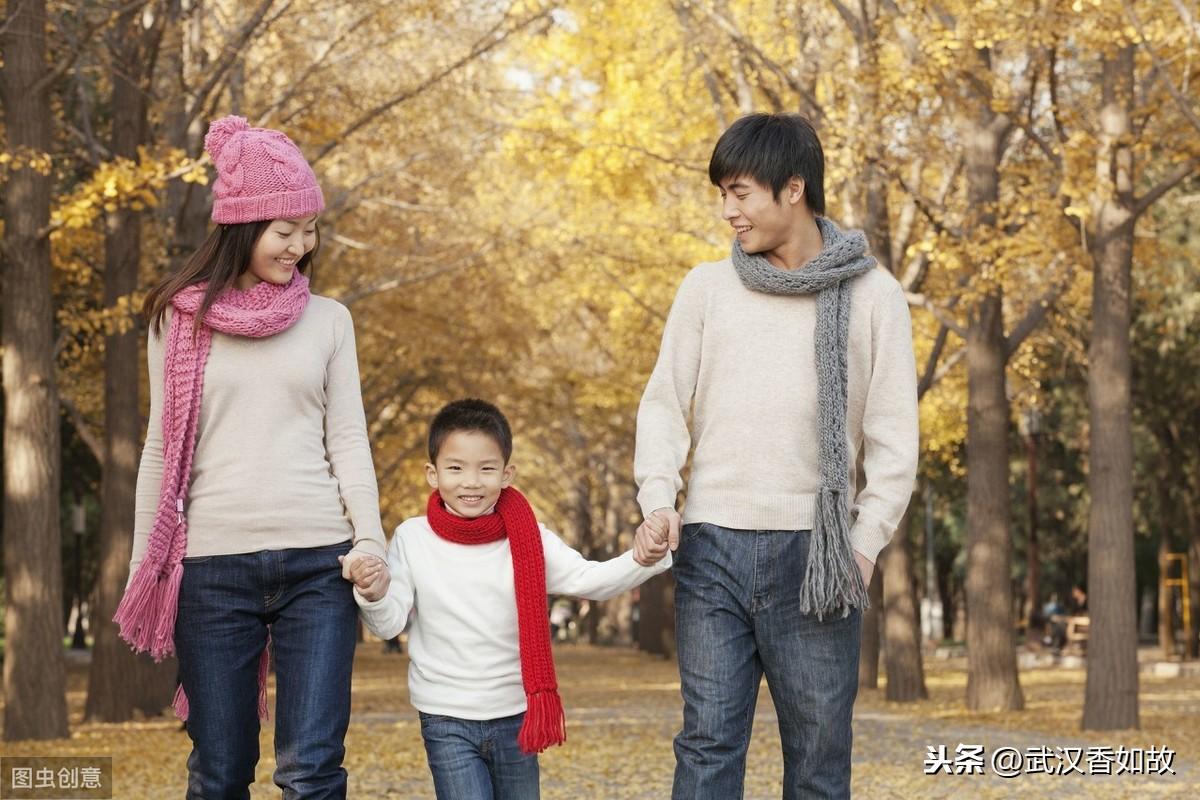 深度探讨，孩子能否观看电视？小巷深处的电视时光引发思考