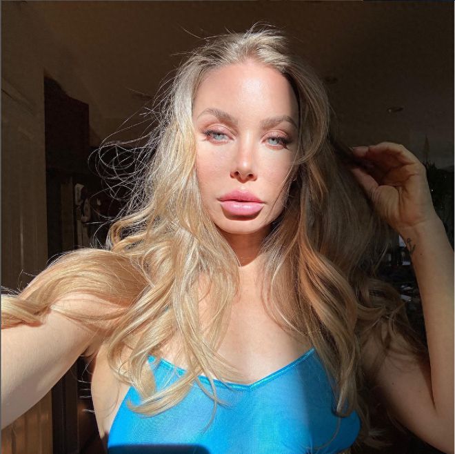 Nicole Aniston拥抱自然美景之旅，寻找内心平和之地的最新资讯
